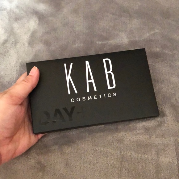 NWT ๐ KAB Day + Night Eyeshadow Palette - Picture 16 of 16